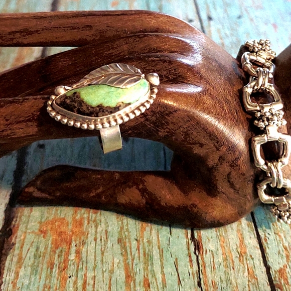 Vintage Green Turquoise and Sterling Silver Ring - Picture 2 of 9